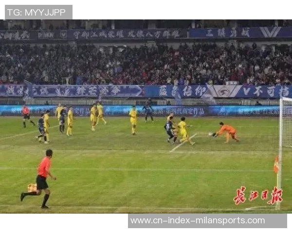 客胜三镇成功保级球迷热情迎接深圳新鹏城全队归来